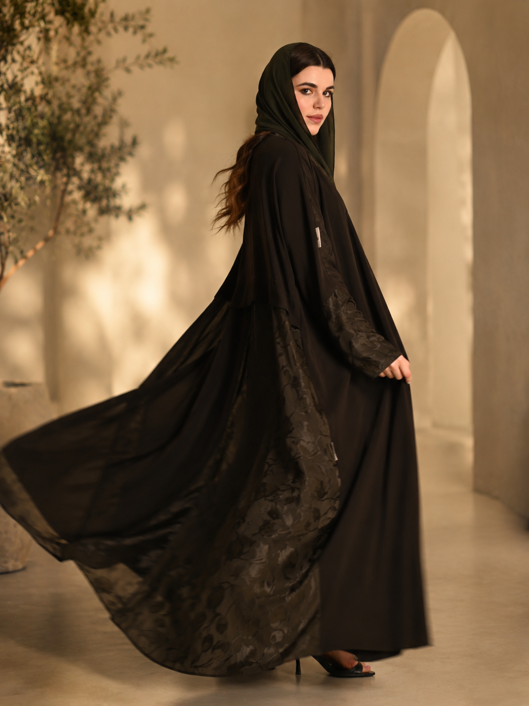 Emerald Shadow Damask Abaya